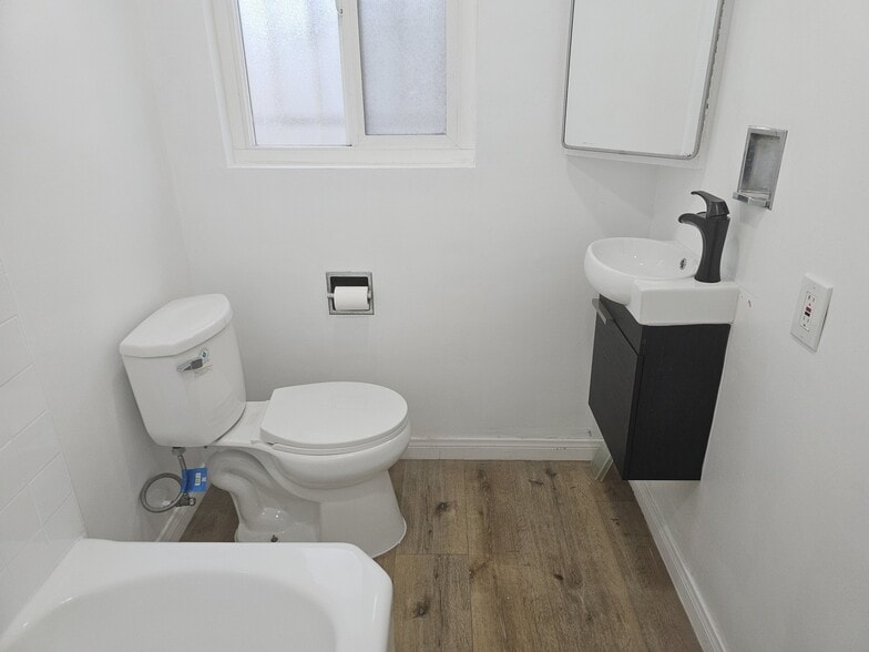 Building Photo - 1757 W 103rd St