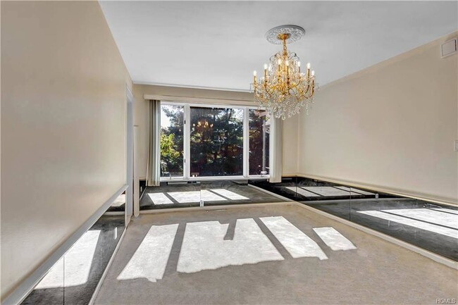 Building Photo - 1058 Wilmot Rd