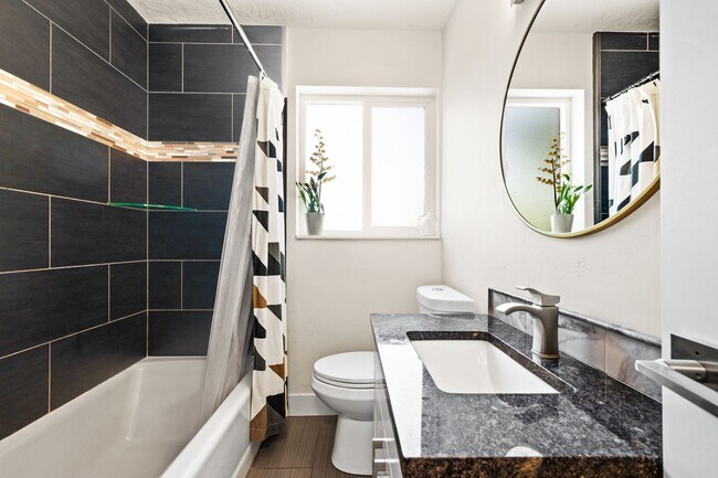 Building Photo - Beautifully Updated Holladay Home!