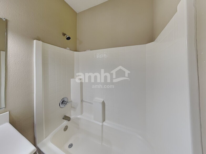 Building Photo - 4816 S 23rd Dr