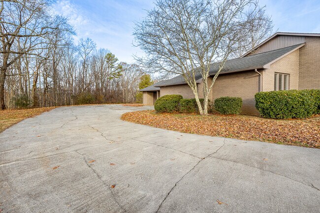 Building Photo - 274 Elkins Rd