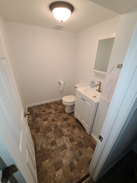 Building Photo - 340 S Benton St