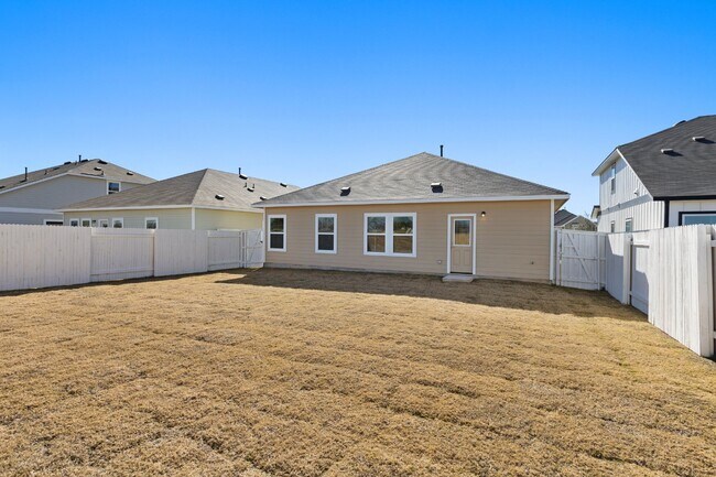 Building Photo - Great Condition Single Story Kyle Home
