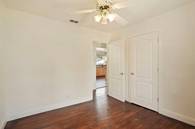 Building Photo - 451 Marengo Ave