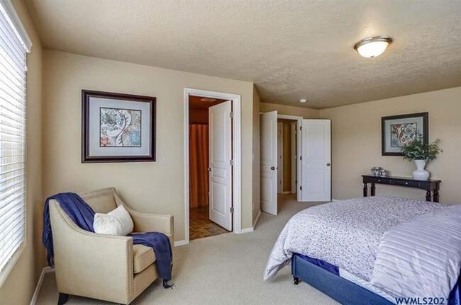 Building Photo - 848 NE Millstream Pl