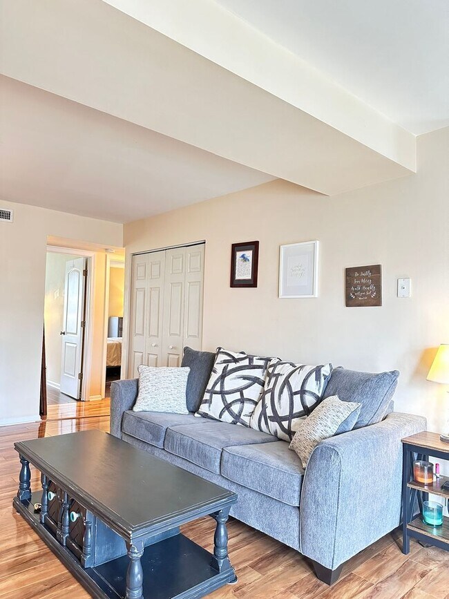 Building Photo - 1272 Villa Ln