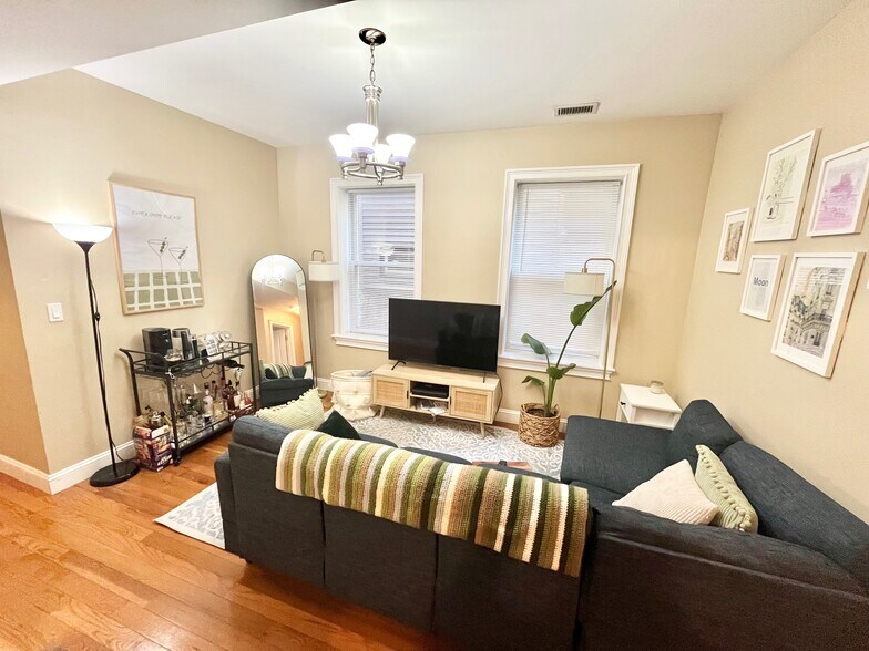 Building Photo - 61 Wait St