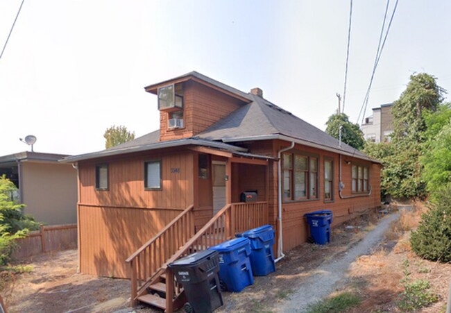 Building Photo - Farrar House