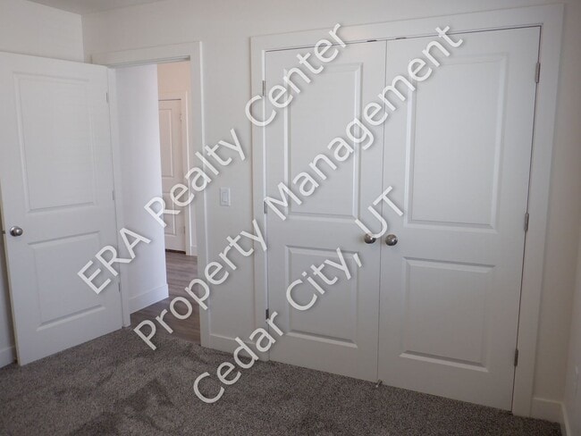 Building Photo - Move-in Bonus! - 3 bedroom - 2 Bath - Single Level Twin Home