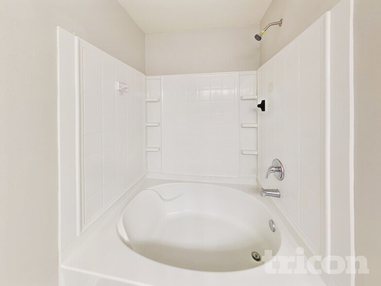 Building Photo - 19 Rosecroft Ln