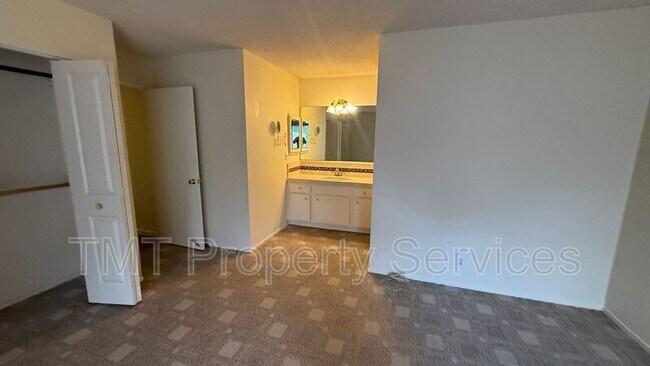 Building Photo - 59 Los Palos Dr