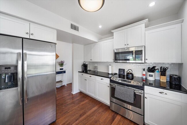 Building Photo - 425 Cerromar Terrace