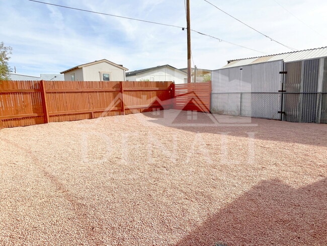 Building Photo - 733 S 96th Pl