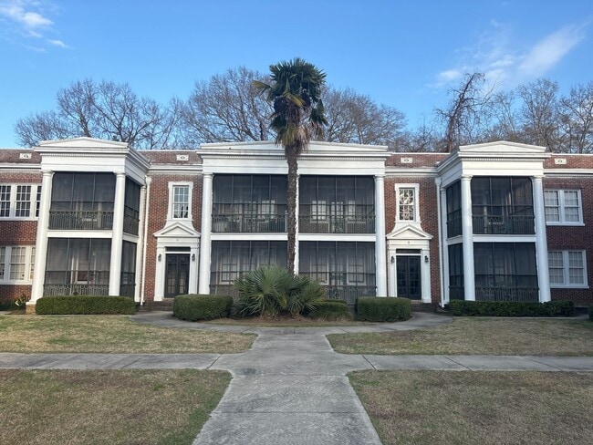 Building Photo - Here's your chance to have it all!