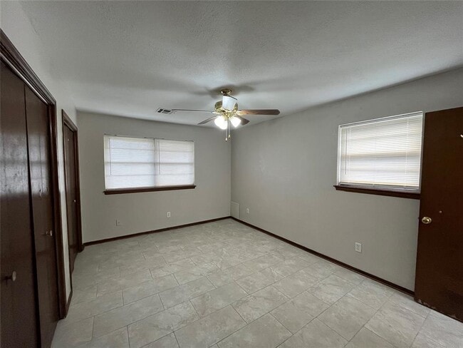 Building Photo - 1505 Kingston Rd