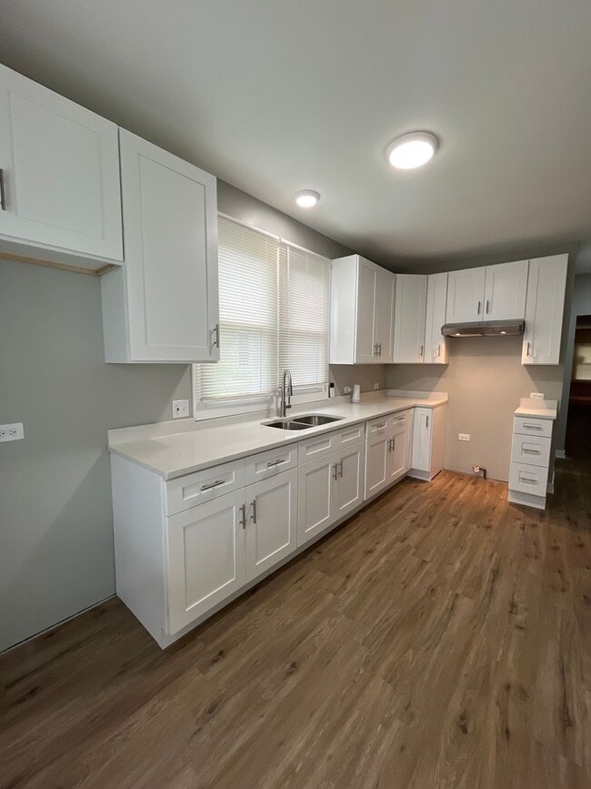 Building Photo - Newly Remodeled 3Bedroom house in Calumet ...