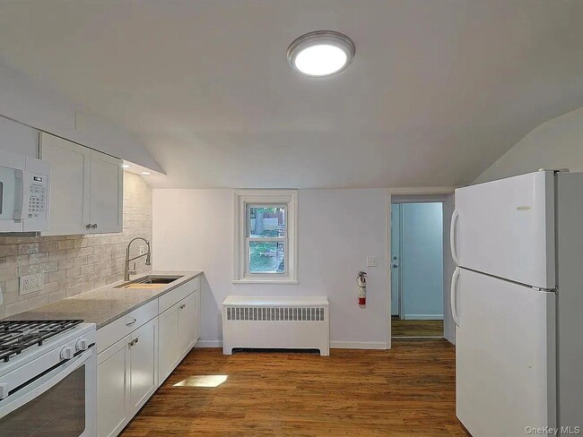 Building Photo - 95 Delafield St