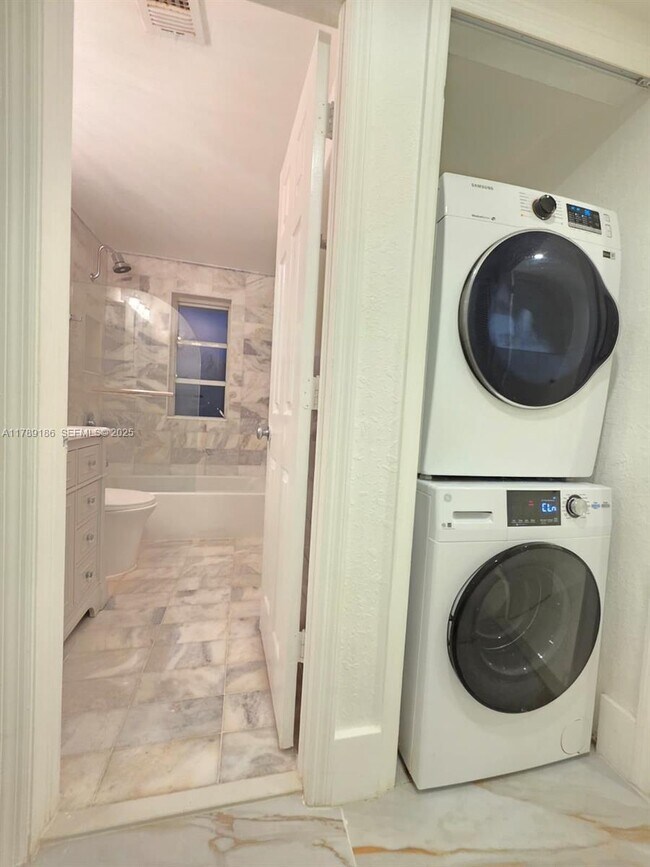 Building Photo - 760 Euclid Ave