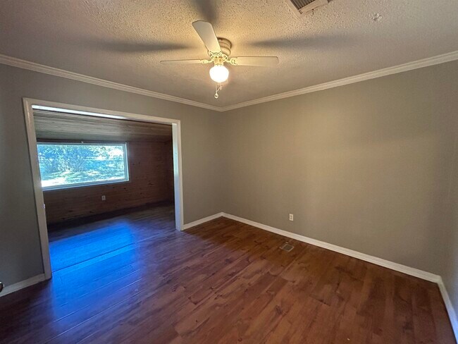 Building Photo - 15 Micanoty Trce