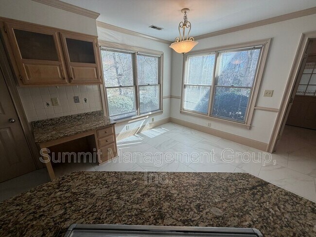 Building Photo - 2405 Twin Creek Ct SW