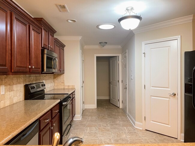 Building Photo - 57 NW Moore Farm Cir