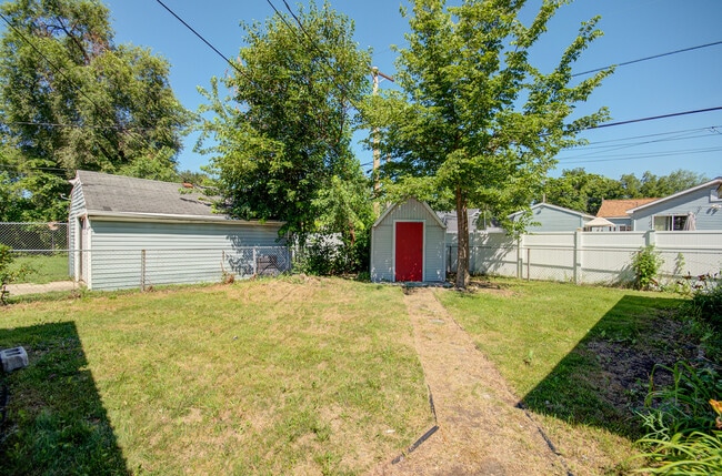 Building Photo - 2005 McDonough St