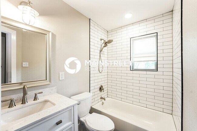 Building Photo - 4 Bedroom Pet-Friendly Home in Mesquite, TX with Main Street Renewal