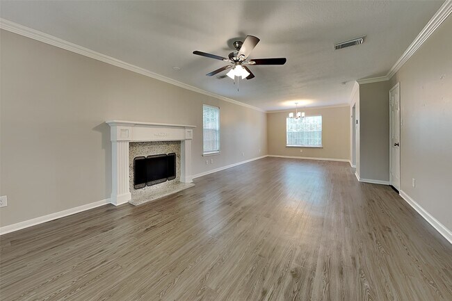 Building Photo - 2203 Pincher Creek Dr