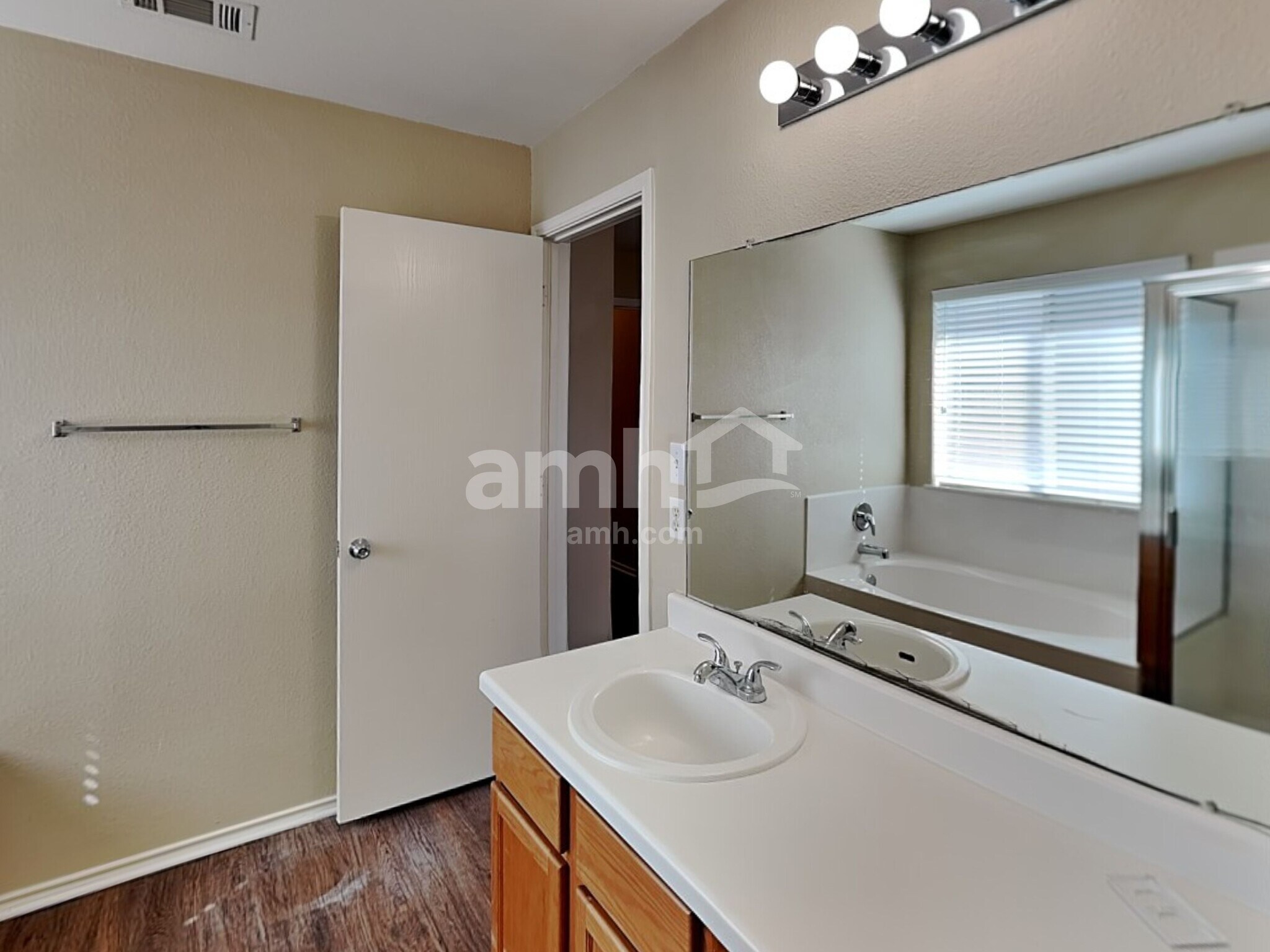 Building Photo - 224 Tolcarne Dr