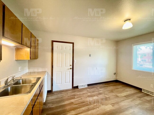 Building Photo - 1113 Hays St