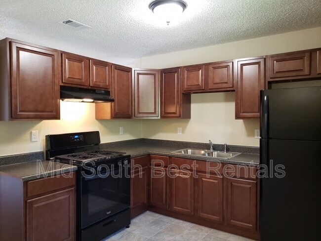 Building Photo - 13 Hiland Pl