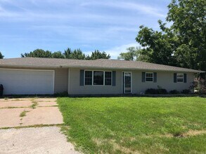 Building Photo - Cozy 3 Bedroom Home with Garage in Colona