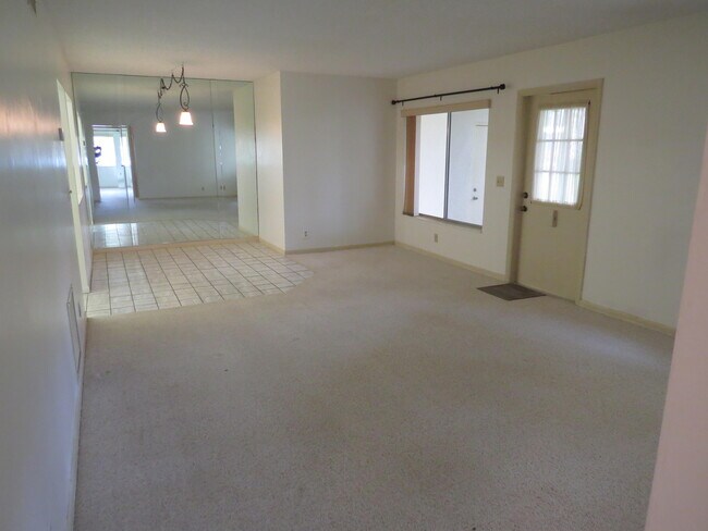 Building Photo - 118 Lake Pine Cir