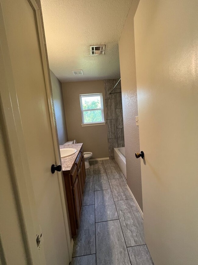 Building Photo - 3 Bed 1.5 Bath House, 1 Car Carport, Yard Care Included.