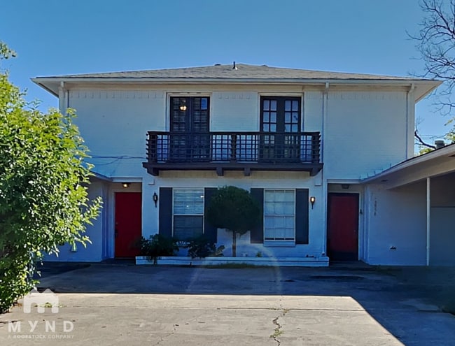 Building Photo - 15860 El Estado Dr