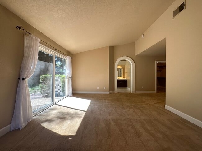 Building Photo - Beautiful 4 Bedroom Single Story For Rent in Gold River!