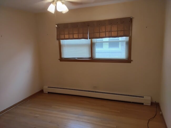 Building Photo - 2520 N Neva Ave