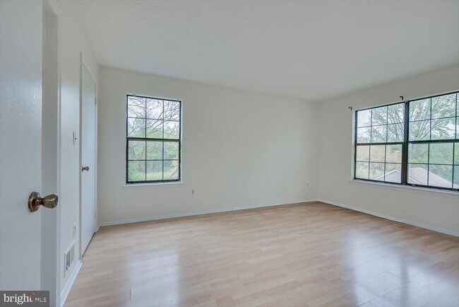 Building Photo - 64 Taylor Dr