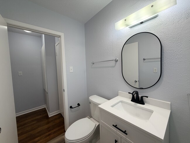 Building Photo - 8206 Vetters Dr