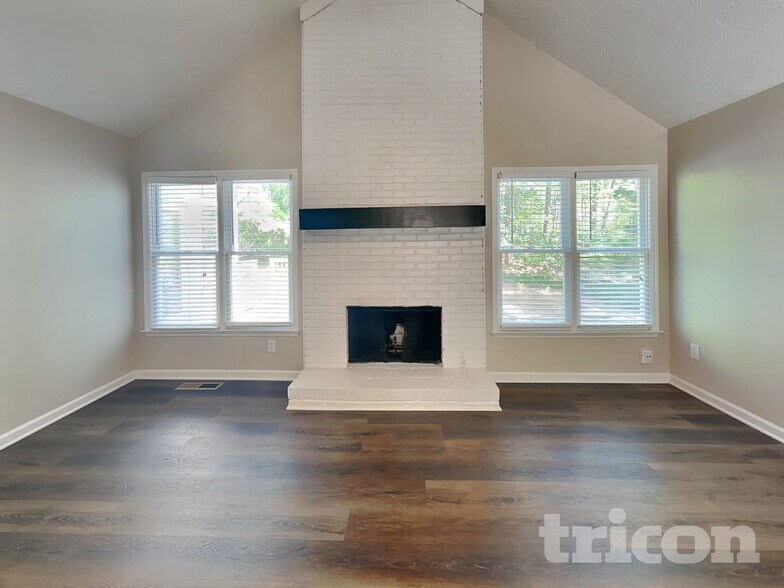 Building Photo - 985 Brookmont Dr S W