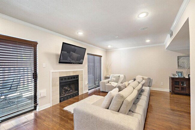 Building Photo - 22 E Willowood Ct