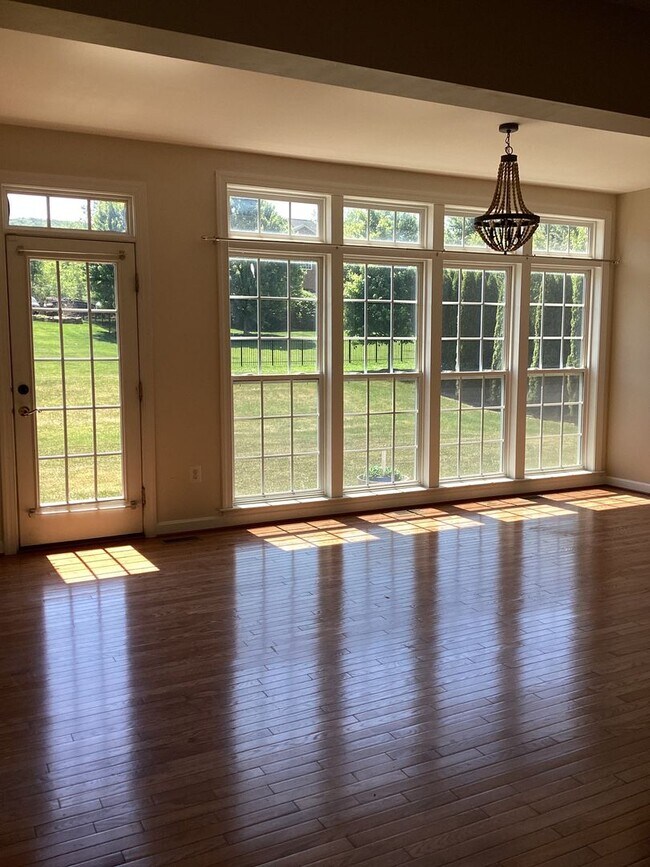 Building Photo - House in Country Club Estates