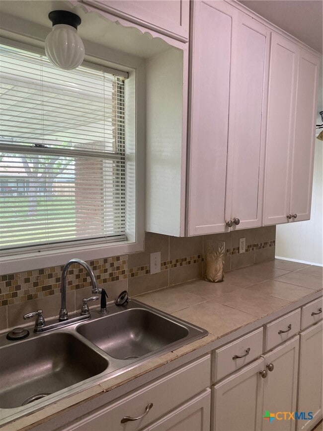 Building Photo - 3801 Lancelot Ln