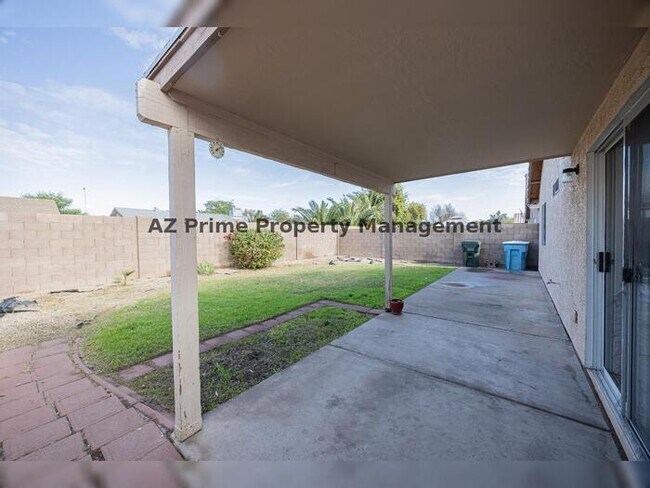 Building Photo - 10864 W Devonshire Ave