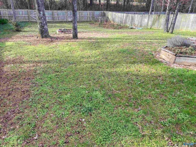 Building Photo - 102 Oak Path Ln