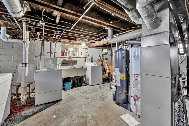 Building Photo - 1290 Hall Ave