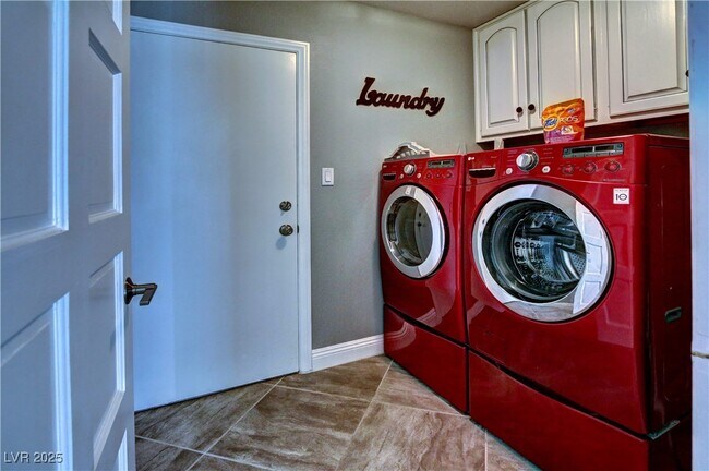 Building Photo - 4911 Mission Bay Dr