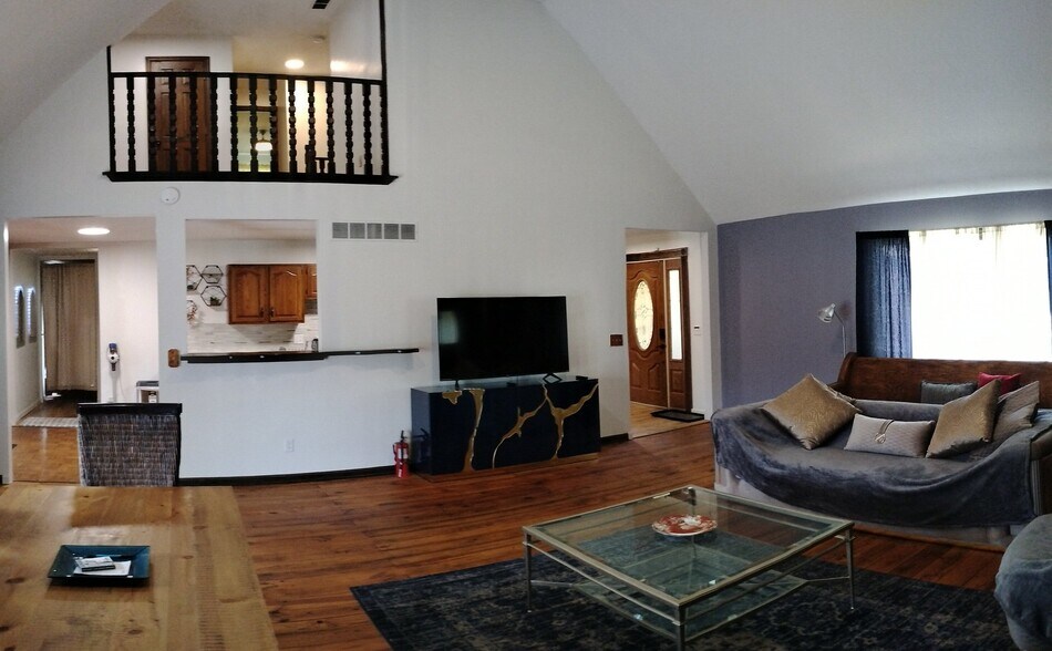 Building Photo - 2115 Pineshore Ct
