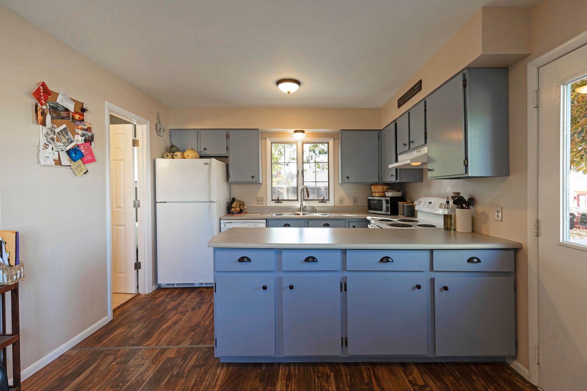 Building Photo - 1847 W Sussex Ave