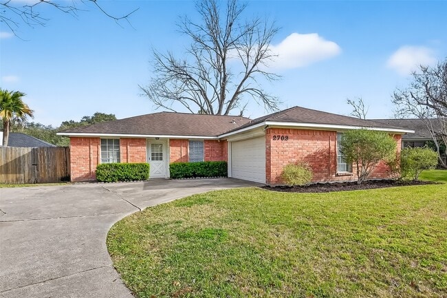 Building Photo - 2709 Lee Cir